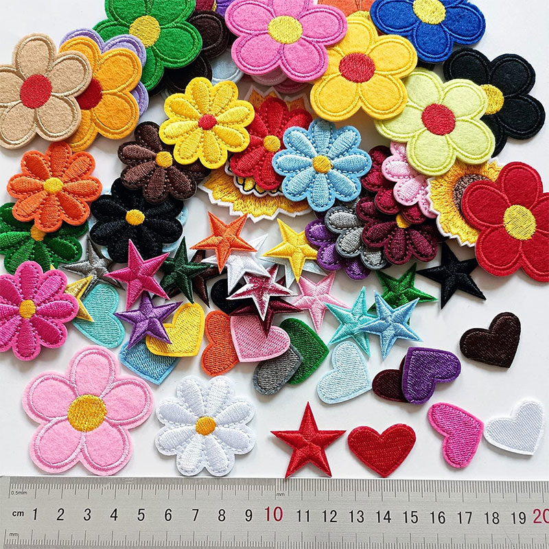 2-10Pcs Flower Iron on Patches - Embroidery Letter M 评论和价格