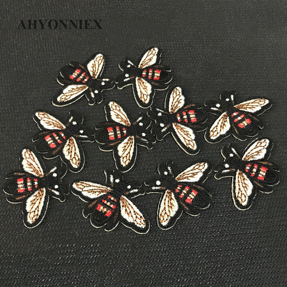 10pcs/lot Small Yellow Bee Pat - Embroidery Letter M 评论和价格