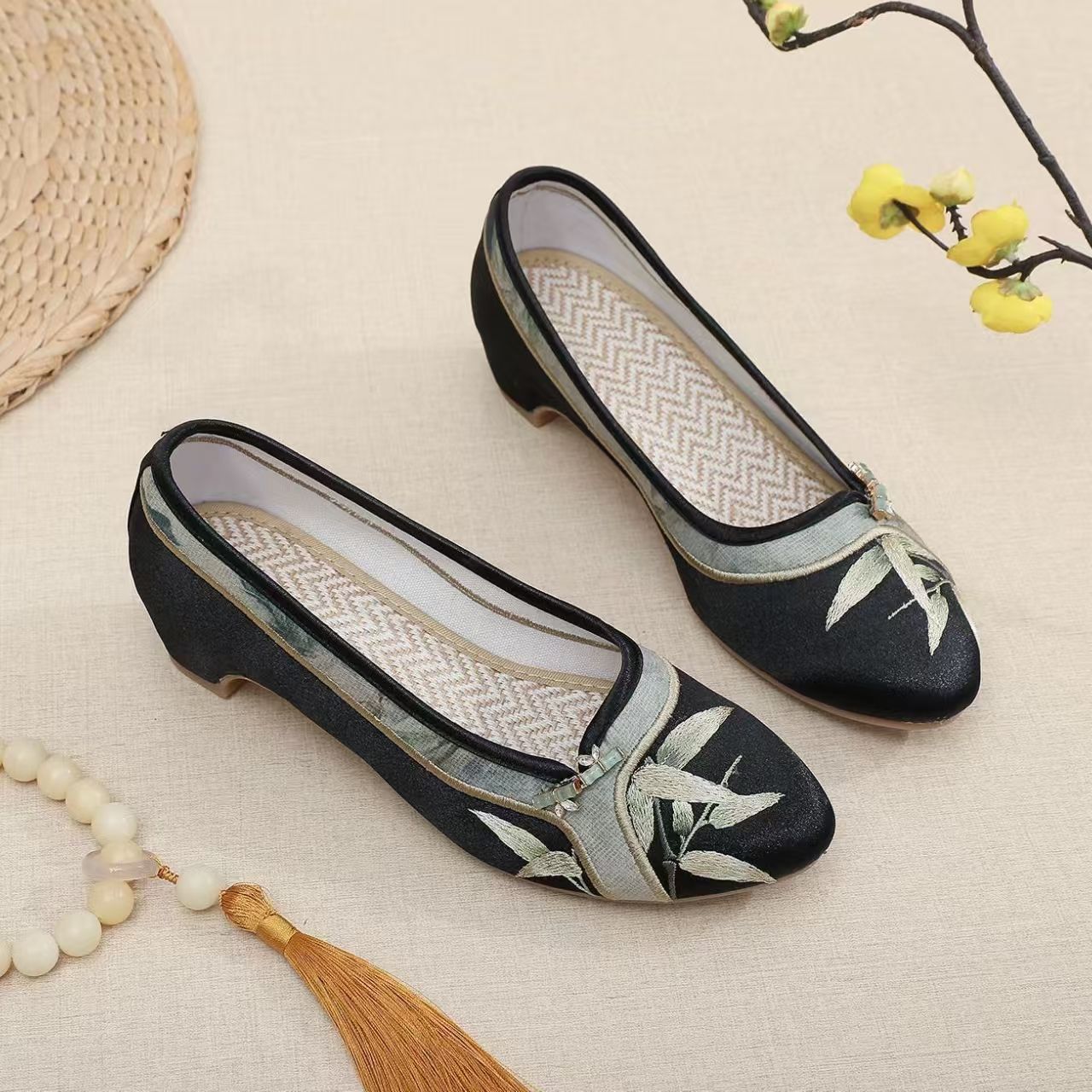 Woman Low Heel Embroidered Che - Embroidery Shoes 评论和价格