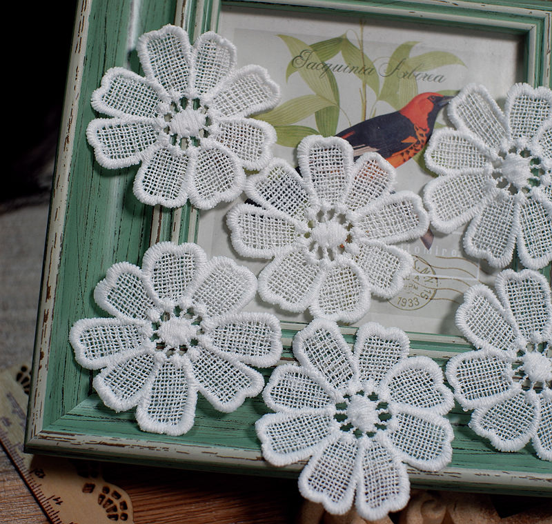 White flower lace cloth patch  - Embroidery Letter M 评论和价格
