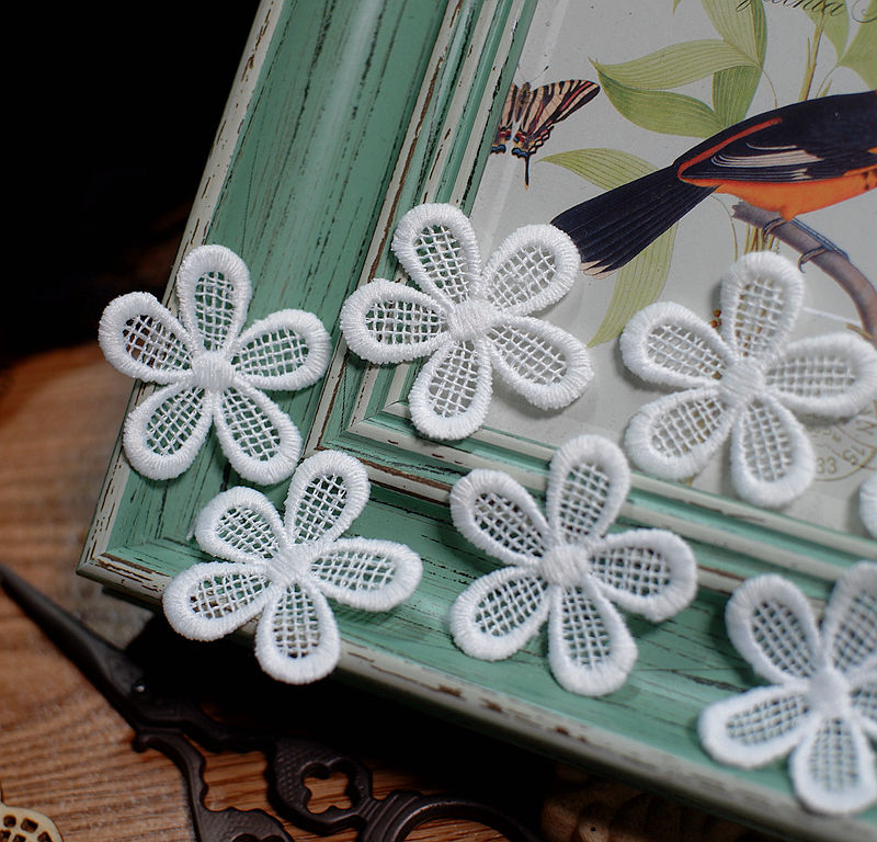 White flower lace cloth patch  - Embroidery Letter M 评论和价格
