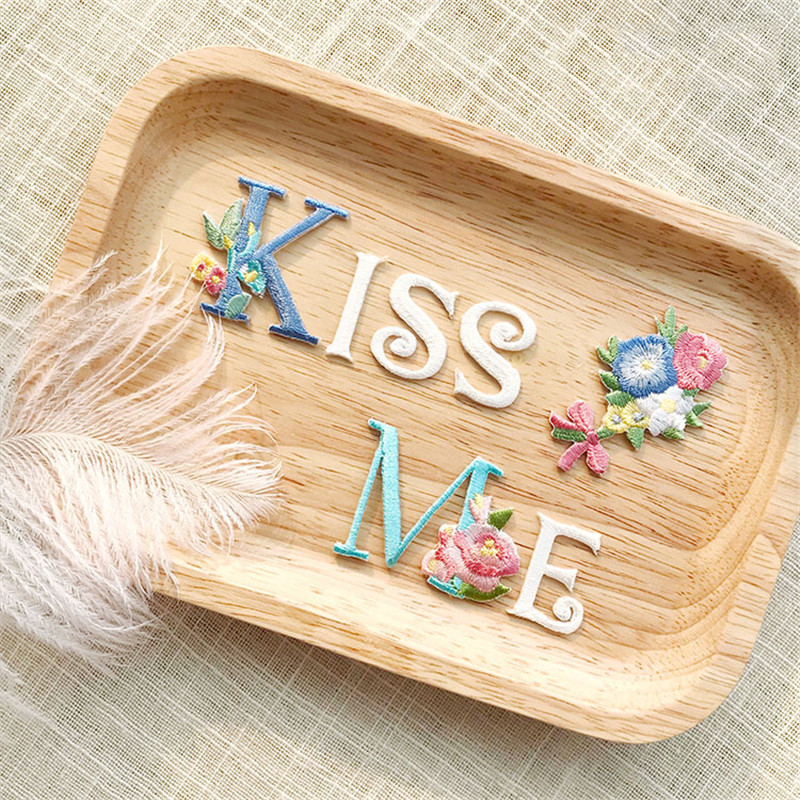 Exquisite English Letter Cake  - Embroidery Letter M 评论和价格